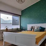 Ferienhaeuser Am Weissensee Mit Bergblick Nyaraló *