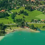 Ferienhaeuser Am Weissensee Mit Bergblick