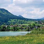 Ferienhaeuser Am Weissensee Mit Bergblick 度假居 *