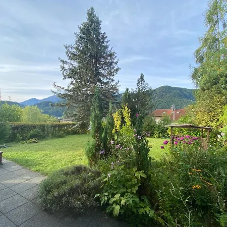 Nyaraló Ferienhaeuser Am Weissensee Mit Bergblick *